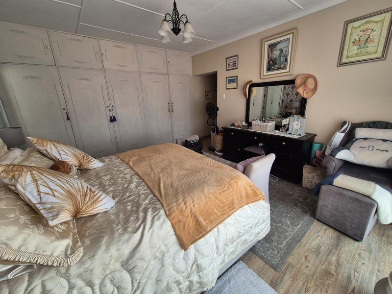 3 Bedroom Property for Sale in Linmeyer Gauteng