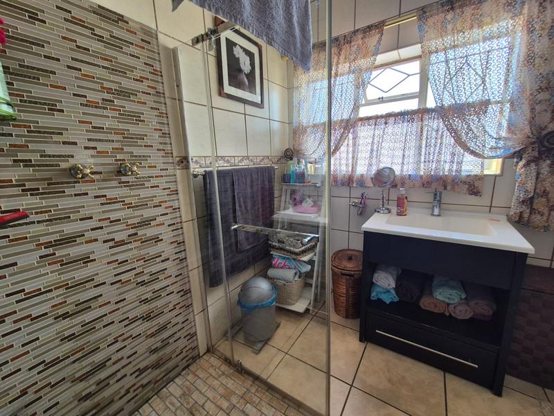 3 Bedroom Property for Sale in Linmeyer Gauteng