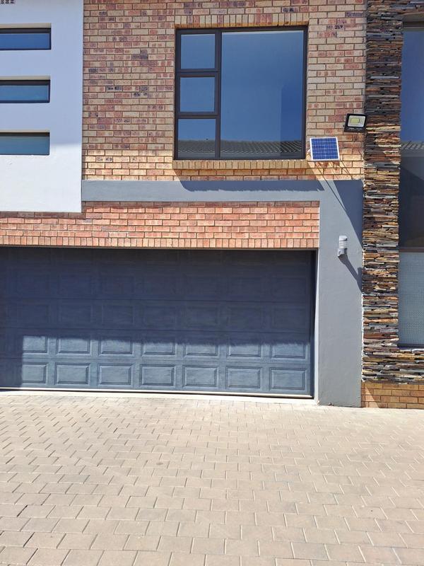 To Let 3 Bedroom Property for Rent in Emmarentia Gauteng