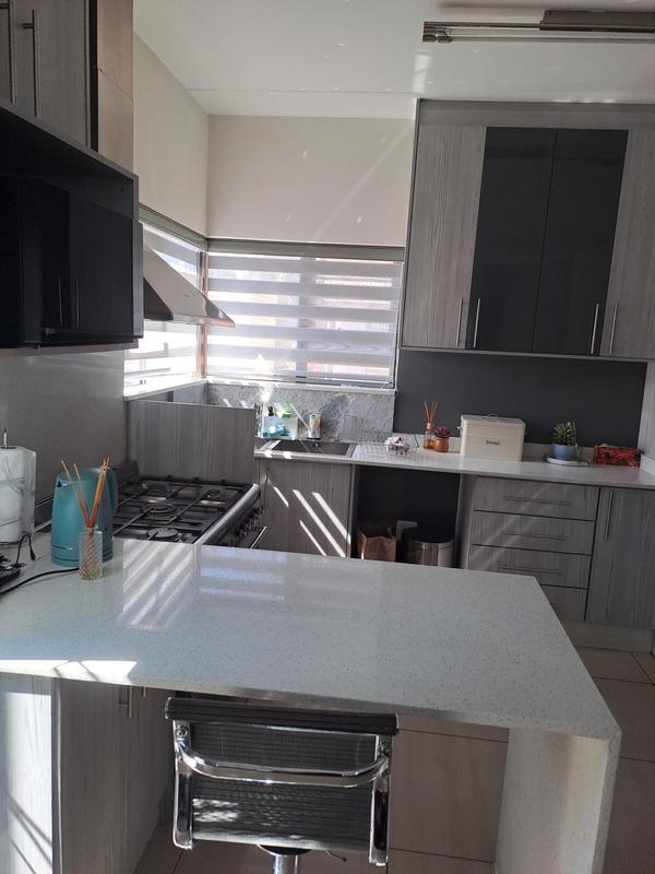 To Let 3 Bedroom Property for Rent in Emmarentia Gauteng
