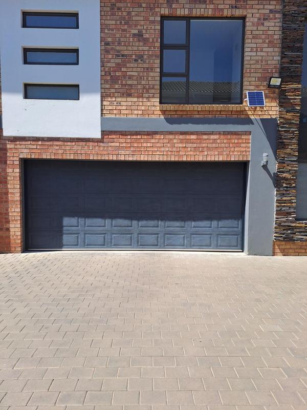To Let 3 Bedroom Property for Rent in Emmarentia Gauteng
