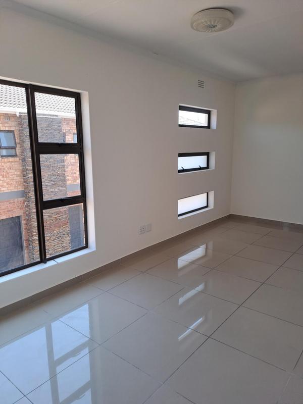 To Let 3 Bedroom Property for Rent in Emmarentia Gauteng