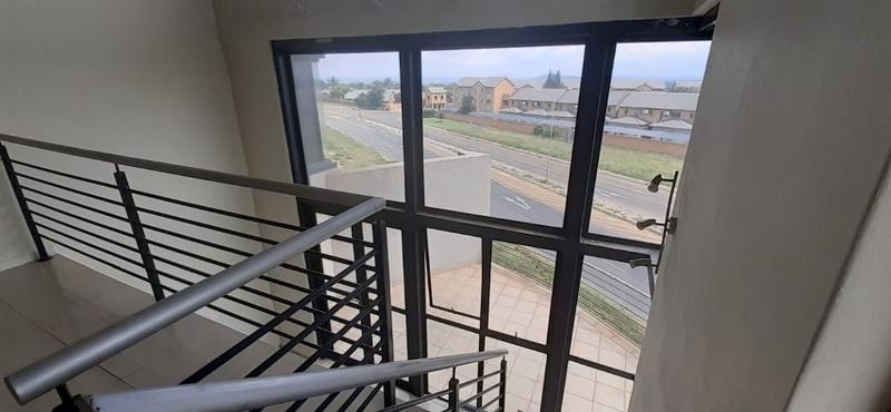 1 Bedroom Property for Sale in Rooihuiskraal North Gauteng