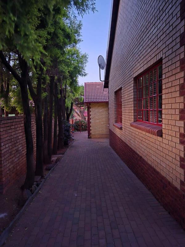 To Let 3 Bedroom Property for Rent in Eldoglen Gauteng