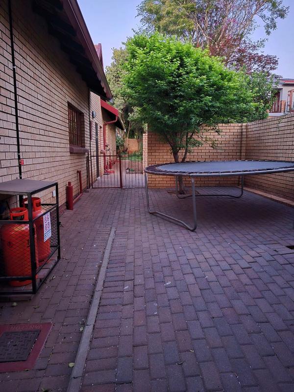 To Let 3 Bedroom Property for Rent in Eldoglen Gauteng