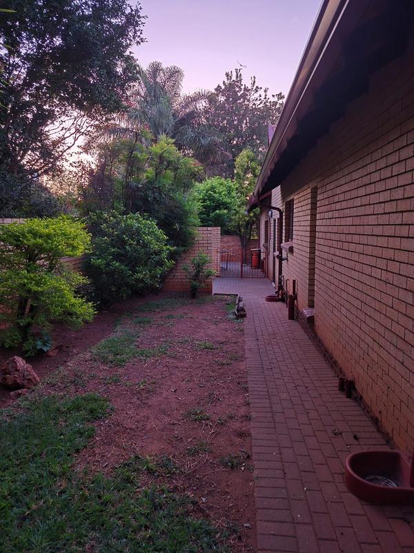 To Let 3 Bedroom Property for Rent in Eldoglen Gauteng