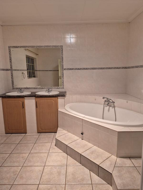 To Let 3 Bedroom Property for Rent in Eldoglen Gauteng
