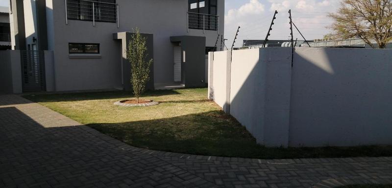 To Let 2 Bedroom Property for Rent in Equestria Gauteng