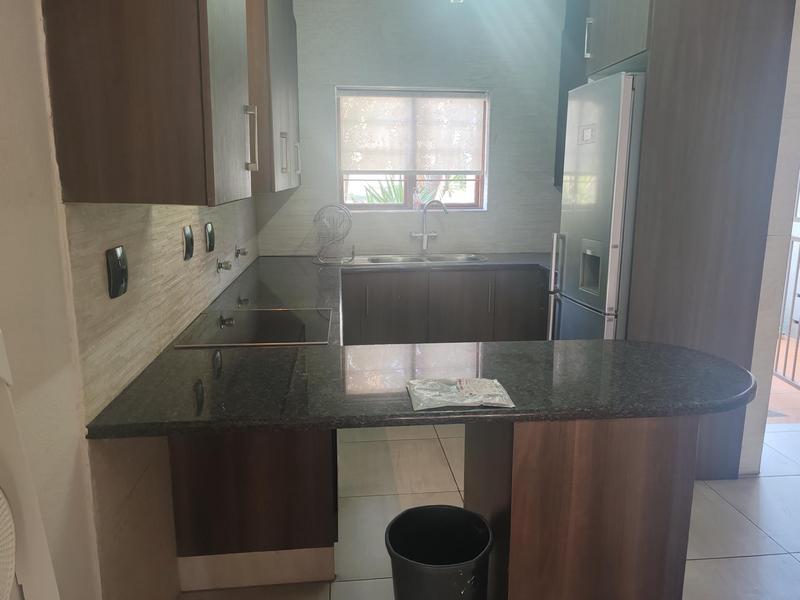 To Let 2 Bedroom Property for Rent in Bedfordview Gauteng