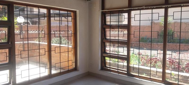 To Let 1 Bedroom Property for Rent in Edenvale Gauteng