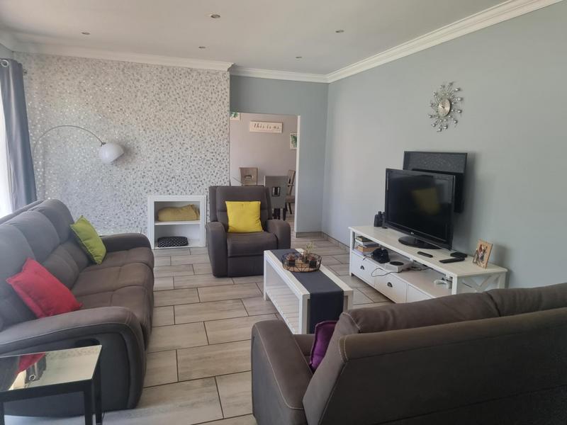 6 Bedroom Property for Sale in Dowerglen Gauteng