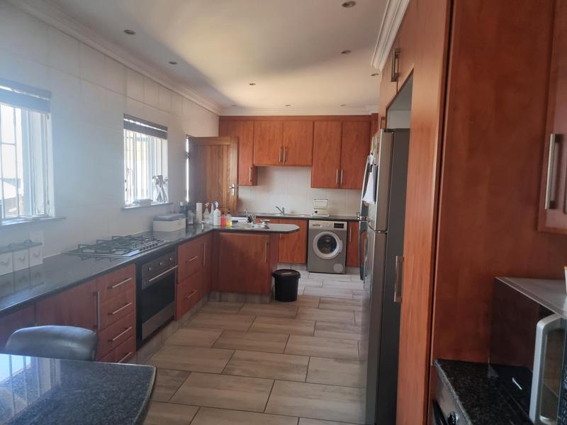 6 Bedroom Property for Sale in Dowerglen Gauteng