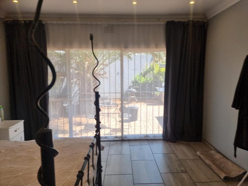 6 Bedroom Property for Sale in Dowerglen Gauteng