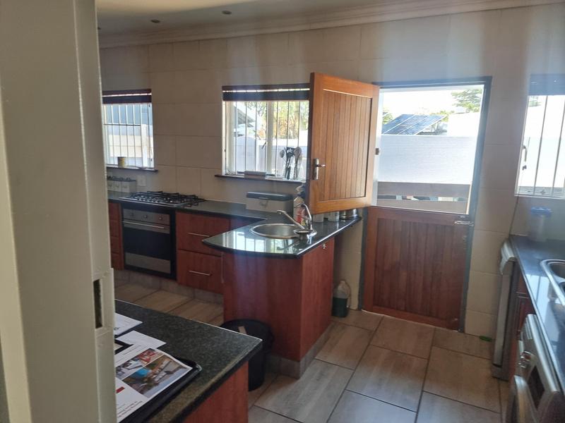 6 Bedroom Property for Sale in Dowerglen Gauteng