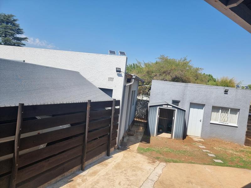 6 Bedroom Property for Sale in Dowerglen Gauteng