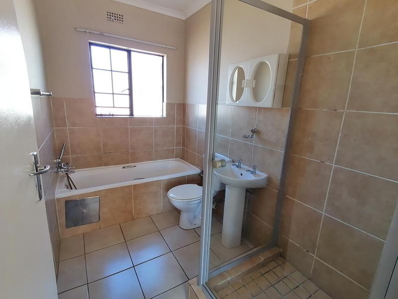 2 Bedroom Property for Sale in Sonneveld Gauteng