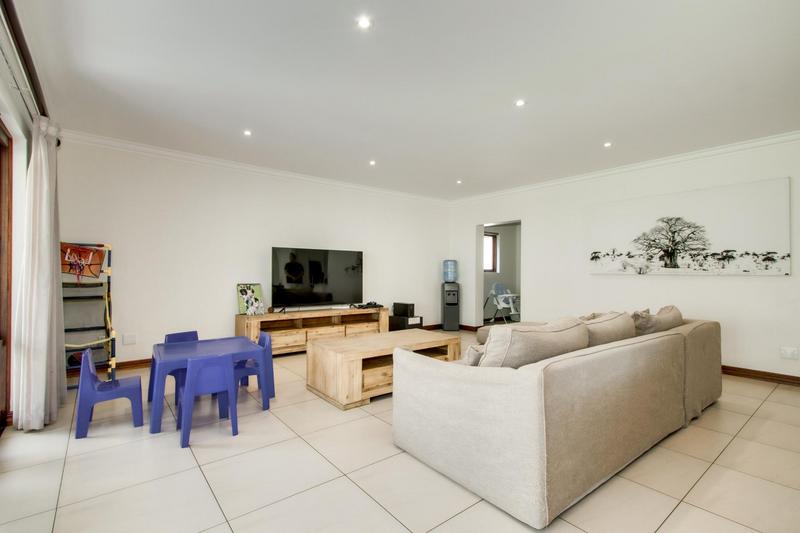 To Let 4 Bedroom Property for Rent in Broadacres Gauteng