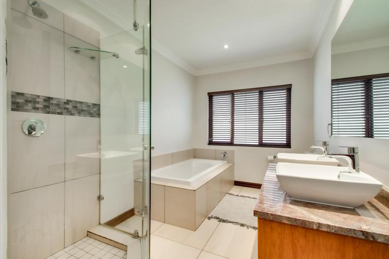 To Let 4 Bedroom Property for Rent in Broadacres Gauteng