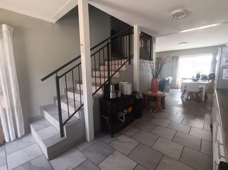 To Let 3 Bedroom Property for Rent in Strubenvale Gauteng