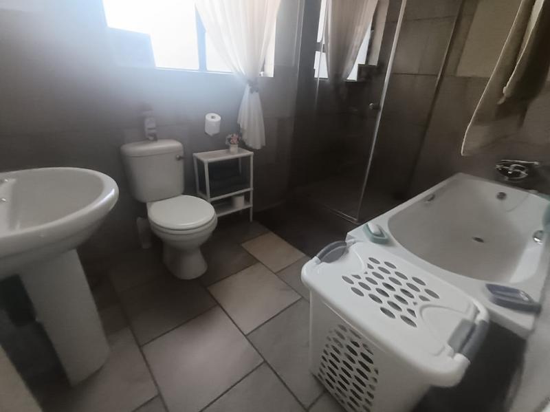 To Let 3 Bedroom Property for Rent in Strubenvale Gauteng