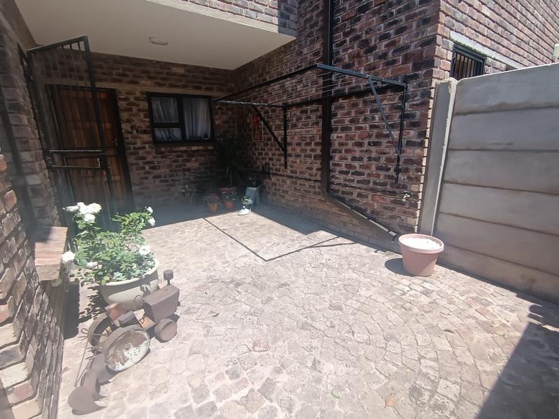To Let 3 Bedroom Property for Rent in Strubenvale Gauteng