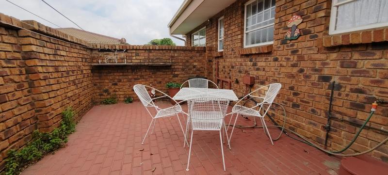 2 Bedroom Property for Sale in Norton Park Gauteng