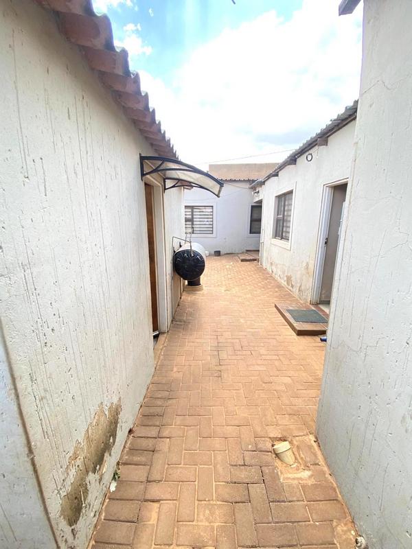 To Let 1 Bedroom Property for Rent in Bram Fischerville Gauteng