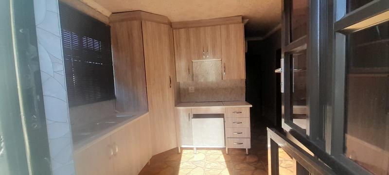 To Let 4 Bedroom Property for Rent in Moleleki Gauteng
