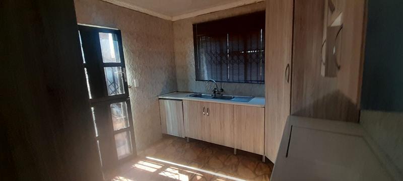 To Let 4 Bedroom Property for Rent in Moleleki Gauteng