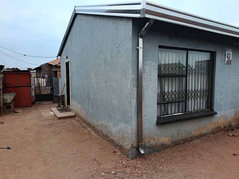 To Let 4 Bedroom Property for Rent in Moleleki Gauteng