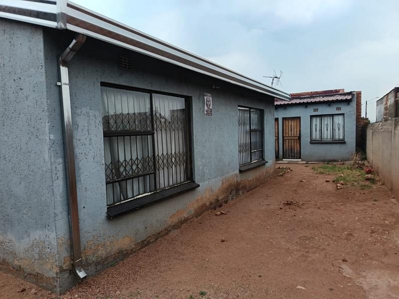 To Let 4 Bedroom Property for Rent in Moleleki Gauteng