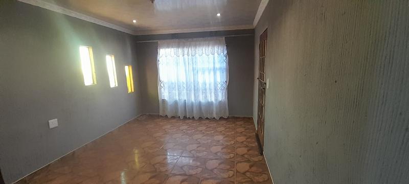 To Let 4 Bedroom Property for Rent in Moleleki Gauteng