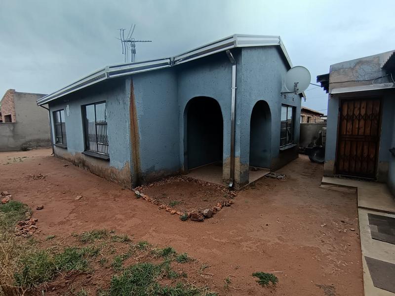 To Let 4 Bedroom Property for Rent in Moleleki Gauteng