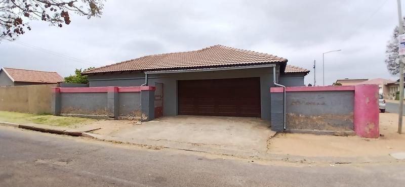 4 Bedroom Property for Sale in Kagiso Gauteng