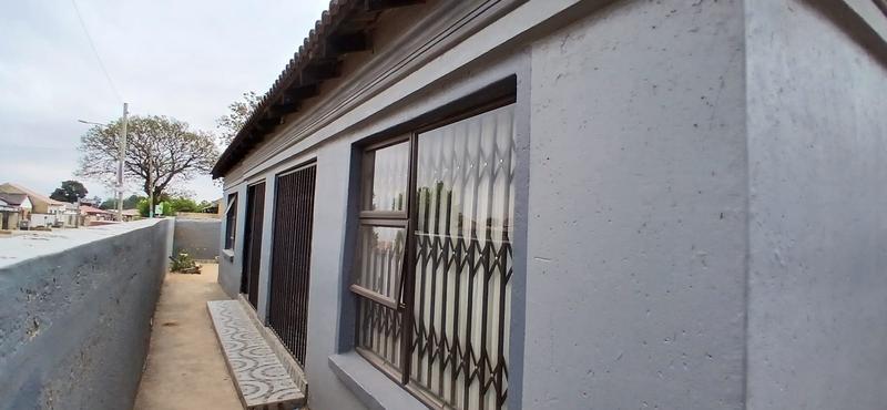 4 Bedroom Property for Sale in Kagiso Gauteng