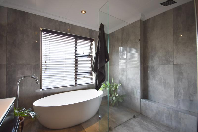 5 Bedroom Property for Sale in Midstream Estate Gauteng