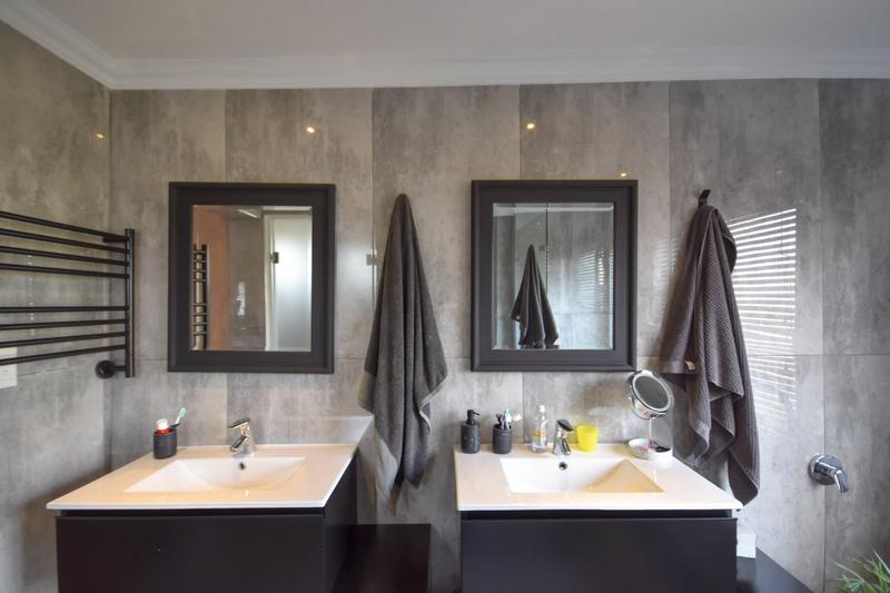 5 Bedroom Property for Sale in Midstream Estate Gauteng