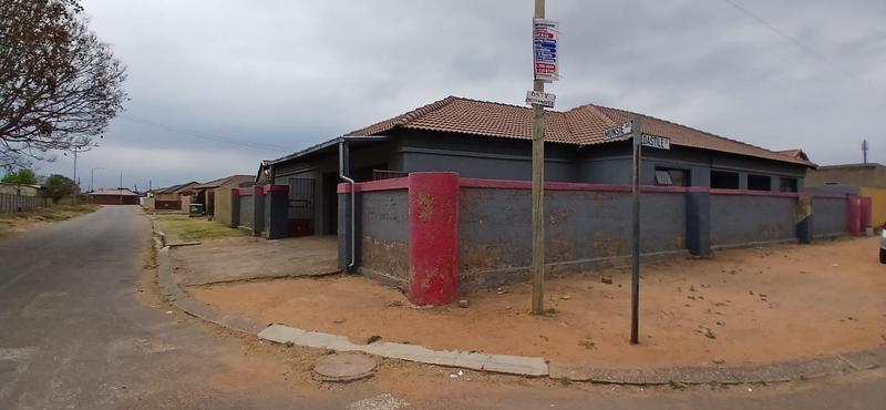 4 Bedroom Property for Sale in Kagiso Gauteng