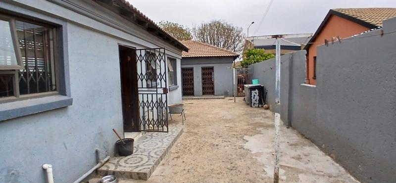 4 Bedroom Property for Sale in Kagiso Gauteng