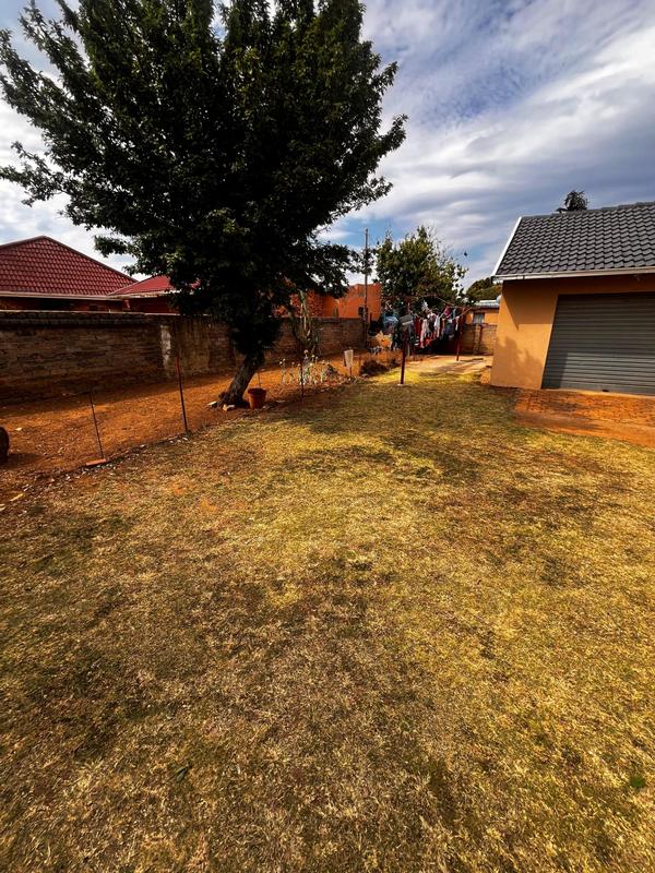 To Let 3 Bedroom Property for Rent in Zakariyya Park Gauteng