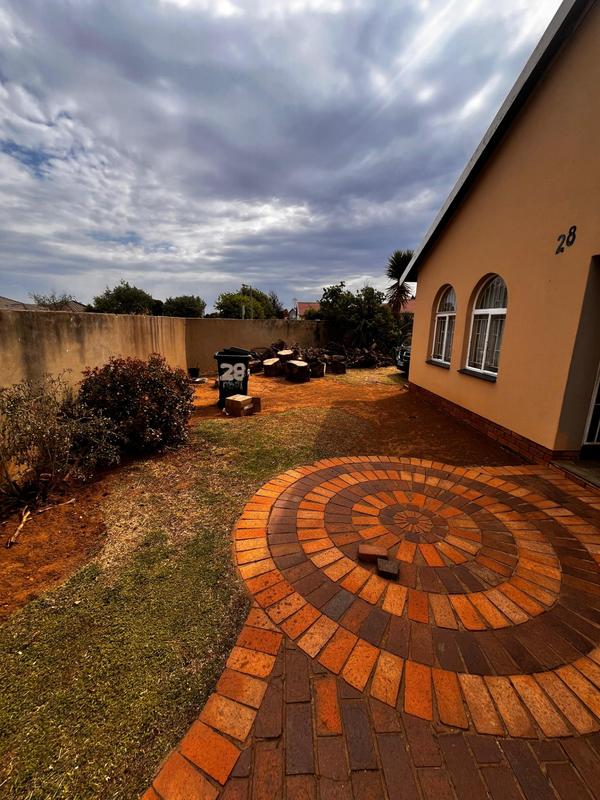To Let 3 Bedroom Property for Rent in Zakariyya Park Gauteng