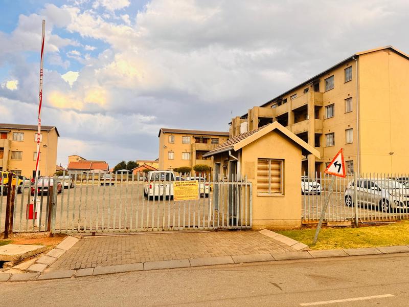 To Let 2 Bedroom Property for Rent in Fleurhof Gauteng
