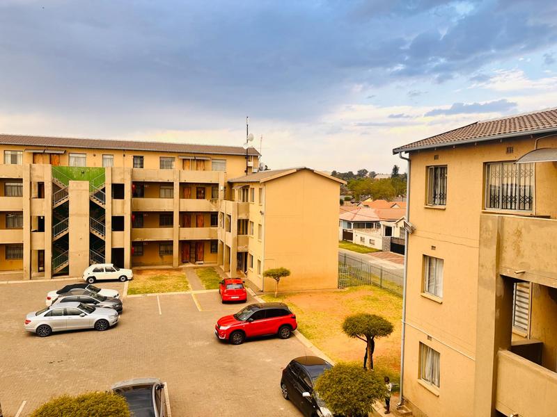 To Let 2 Bedroom Property for Rent in Fleurhof Gauteng
