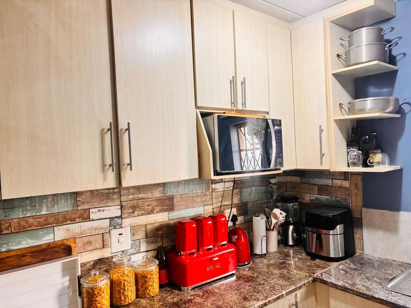 To Let 2 Bedroom Property for Rent in Fleurhof Gauteng