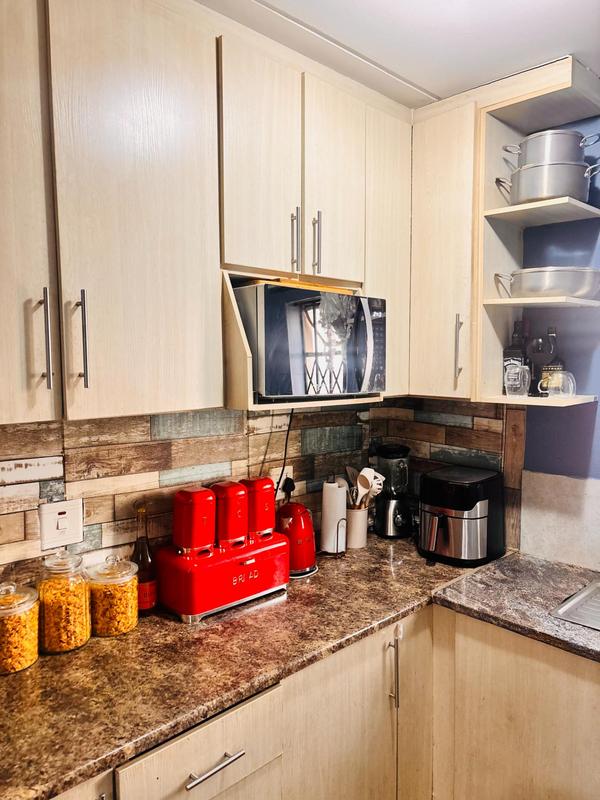 To Let 2 Bedroom Property for Rent in Fleurhof Gauteng