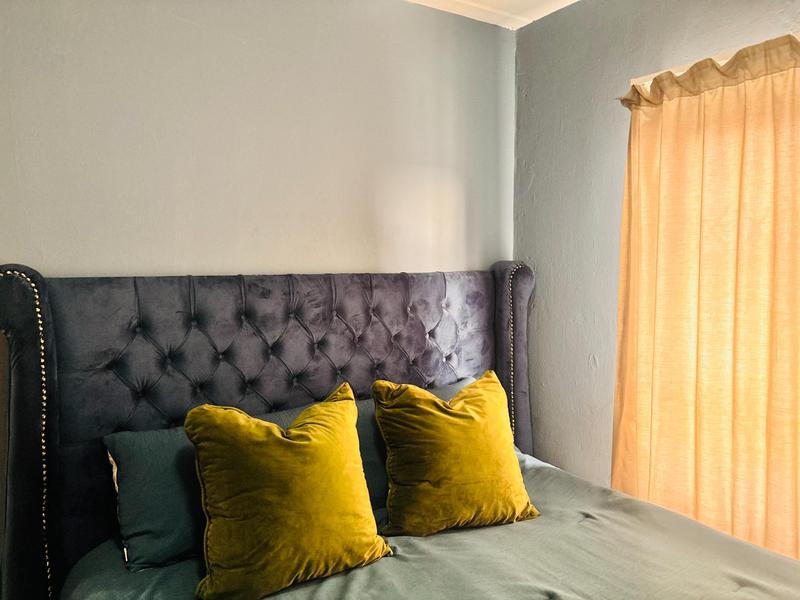 To Let 2 Bedroom Property for Rent in Fleurhof Gauteng