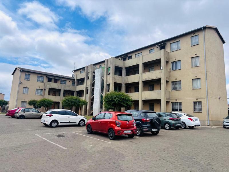To Let 2 Bedroom Property for Rent in Fleurhof Gauteng