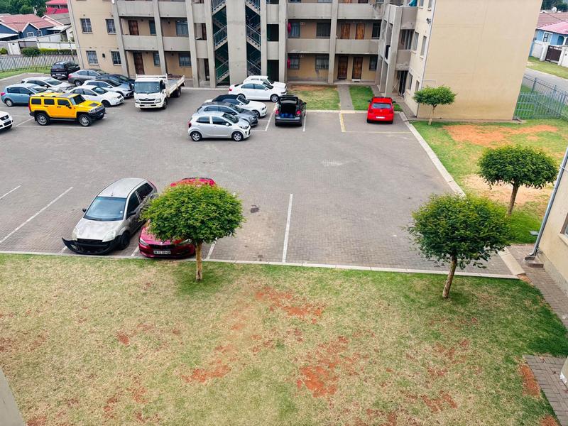 To Let 2 Bedroom Property for Rent in Fleurhof Gauteng