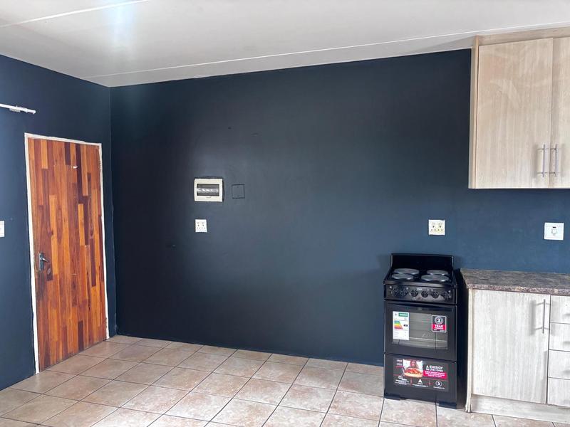 To Let 2 Bedroom Property for Rent in Fleurhof Gauteng