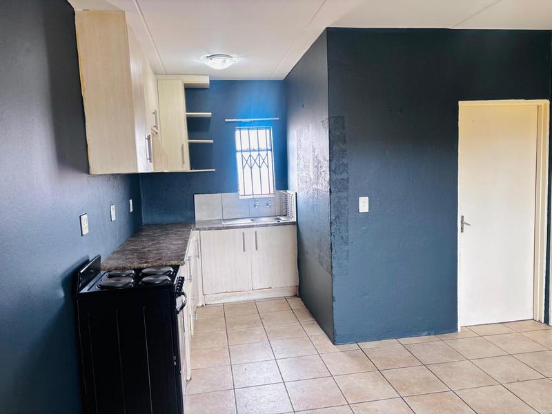 To Let 2 Bedroom Property for Rent in Fleurhof Gauteng